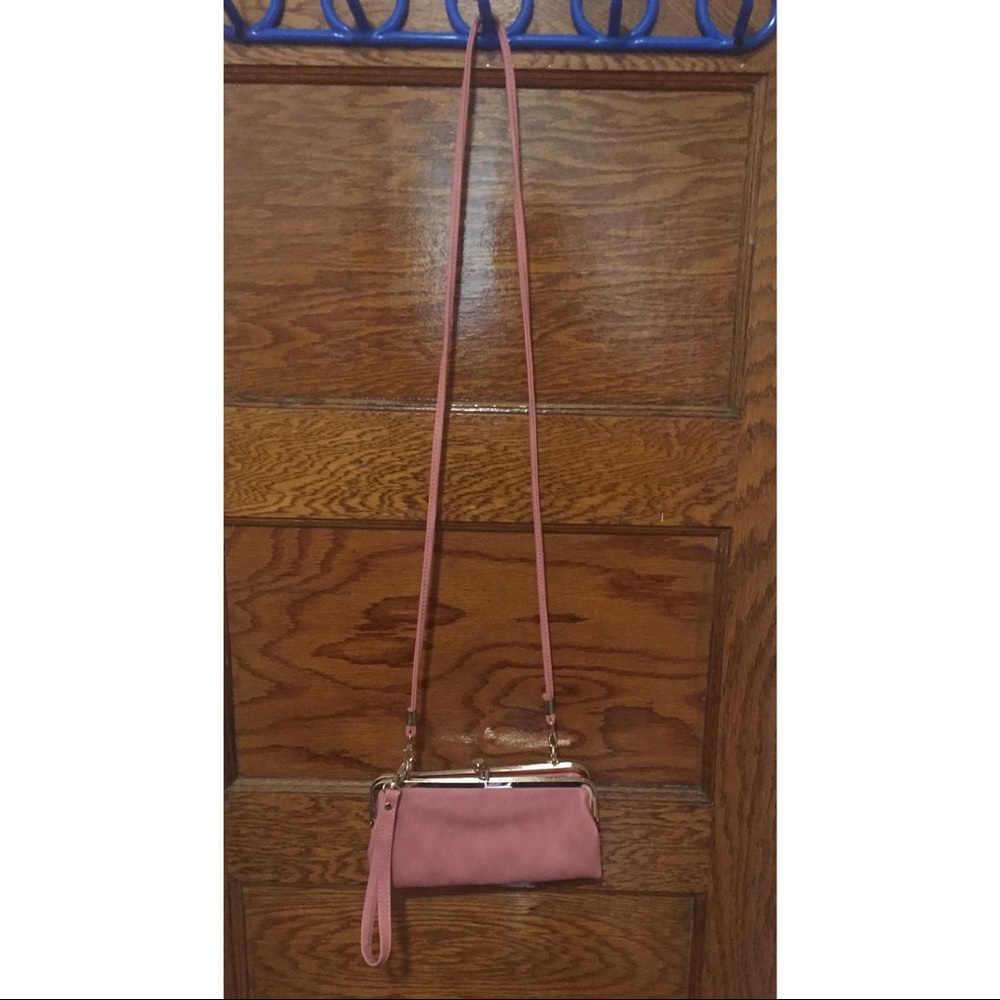 Pink crossbody cluth 👛